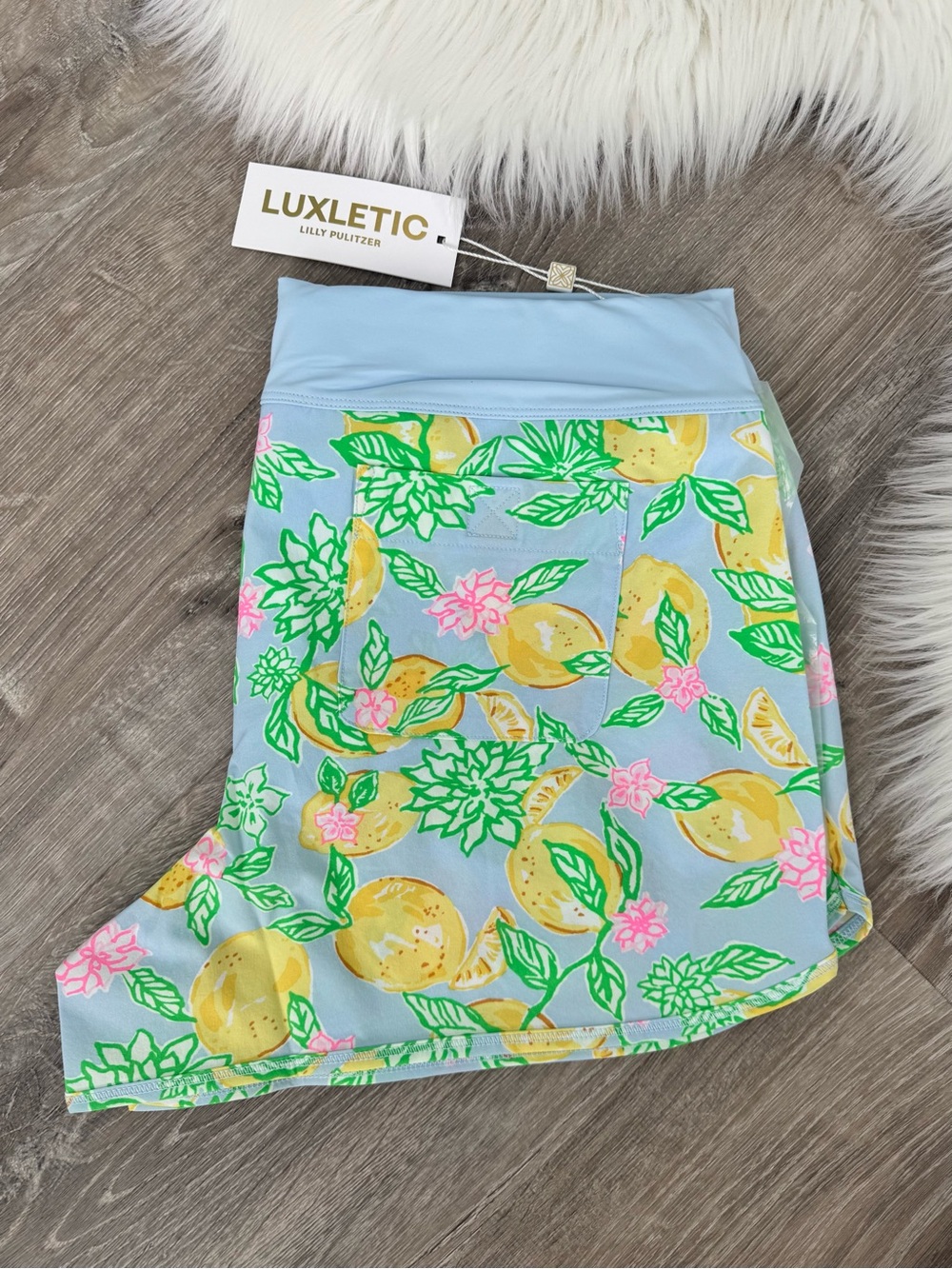 🍋Lilly Pulitzer Bicci Short UPF 50+ BLUETTE
MAKE LEMONADE Size Small